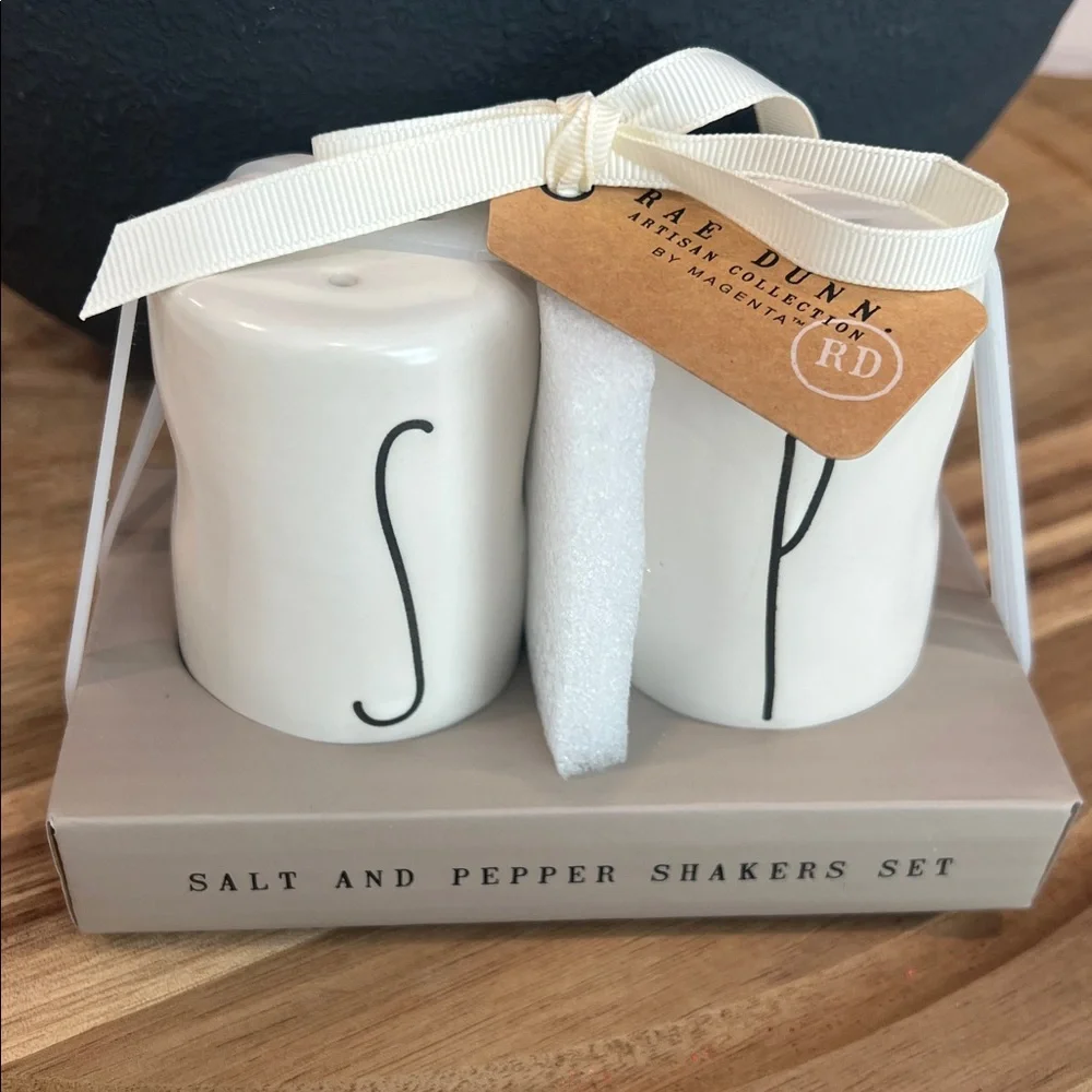 Rae Dunn SAL & Pepper Shakers Set.